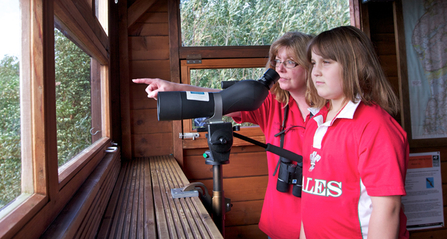 © MWT - Volunteer, Heather, and visitor at DOP.